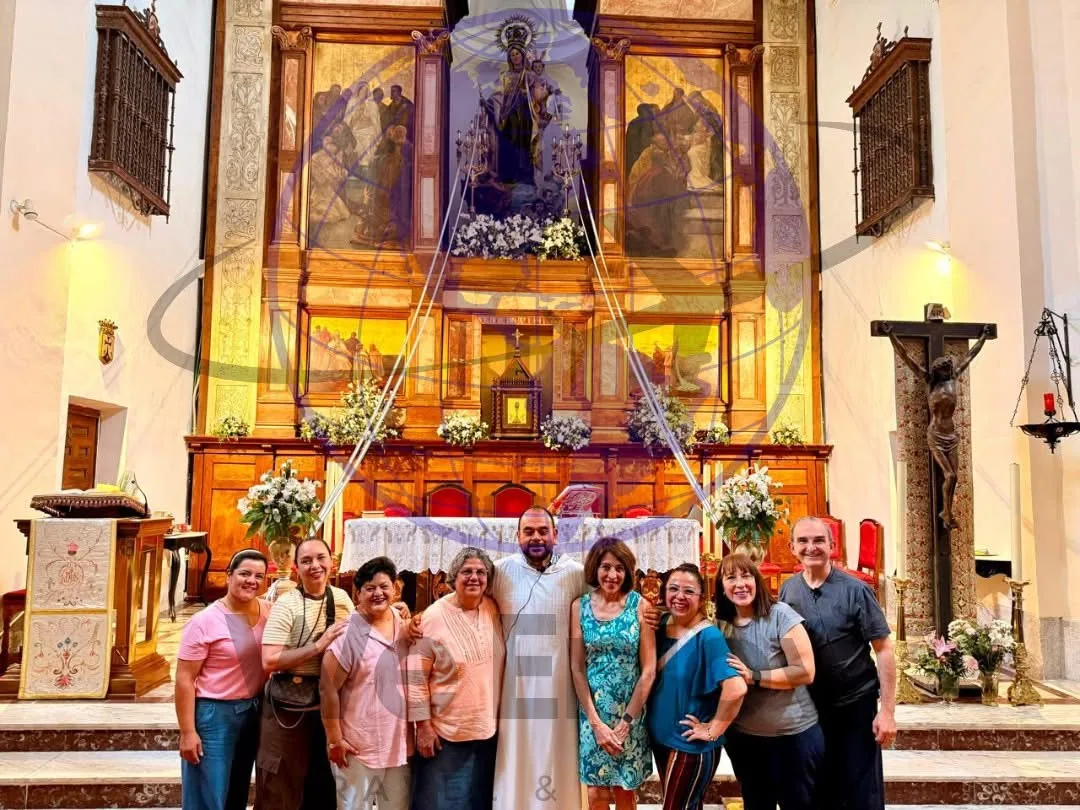 Grupo We Enjoy en una iglesia